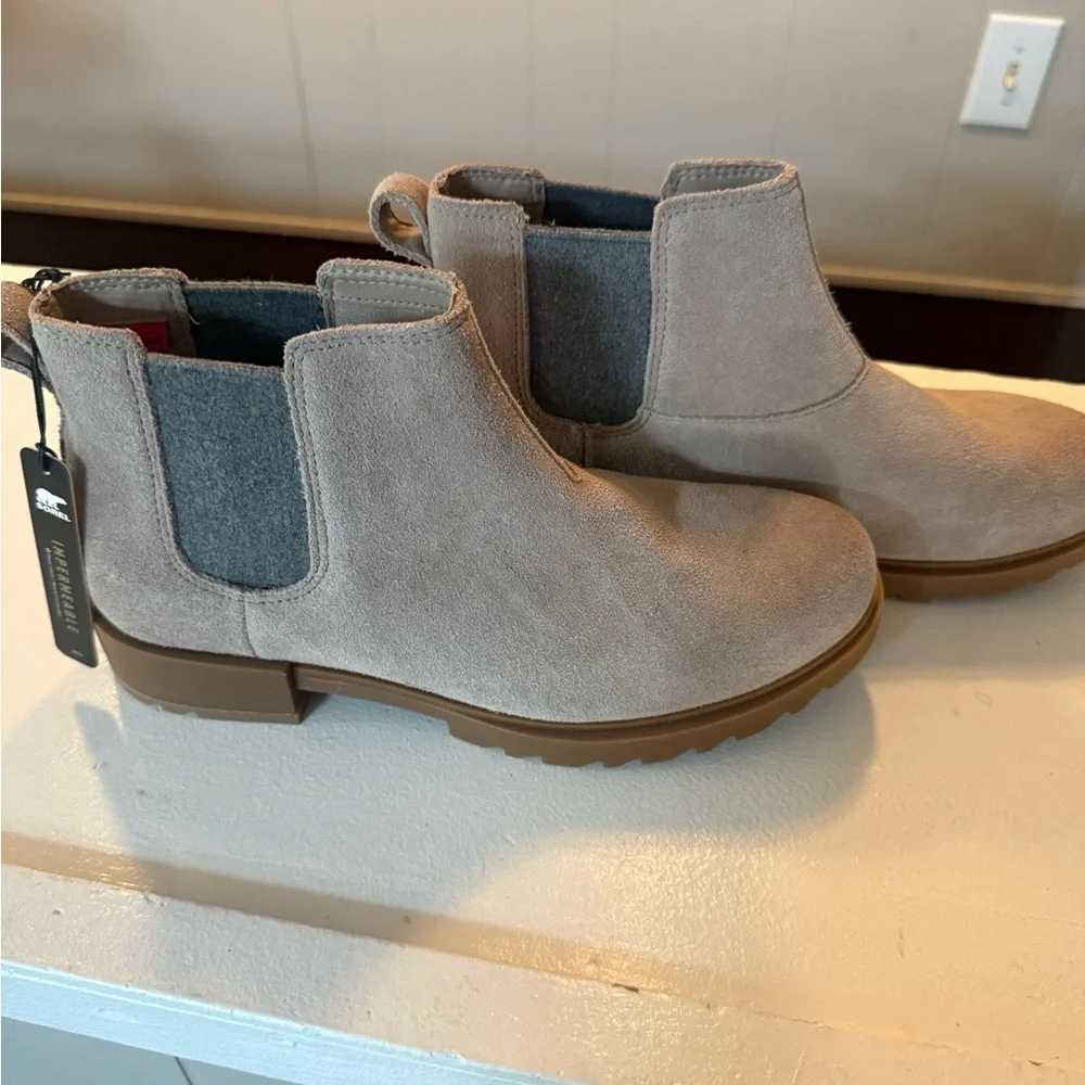 Women's Sorel Taupe Suede Chelsea Boot